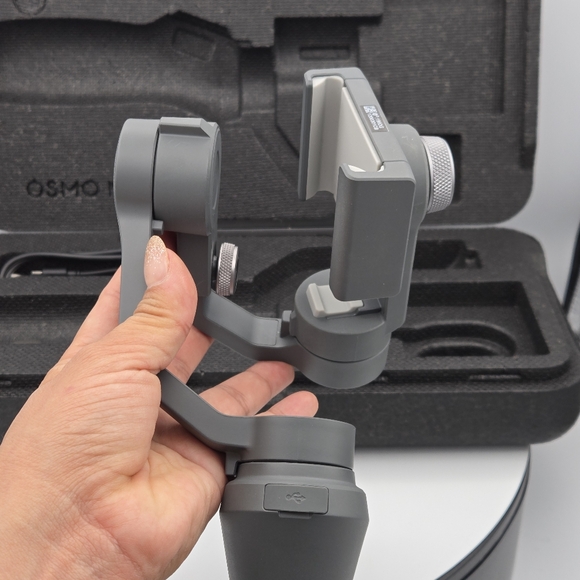DJI Osmo Mobile 2 3-Axis Handheld Gimbal Stabilizer - Picture 8 of 17